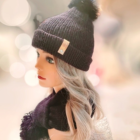 Chain Maiden Creations Handmade Black Sparkle Soft Knit Winter Hat & Scarf Set - Picture 5 of 10
